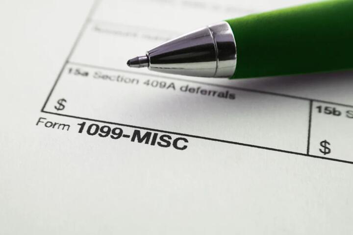 What a W-2 and a 1099 Each Mean for You